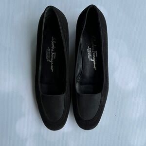 Salvatore Ferragamo Black Suede Pumps Size 7 Italy Old Money Designer Luxury